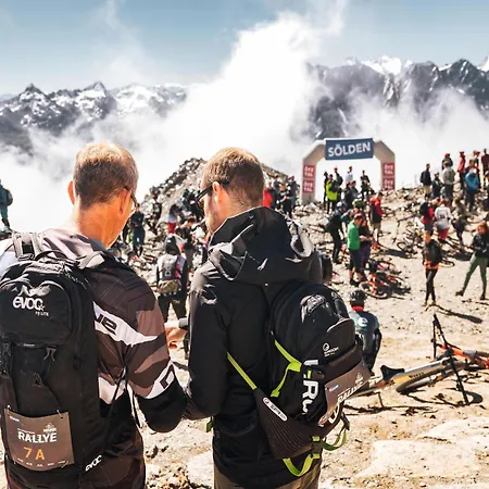 In Near Lifts, Cleaning Included Solden