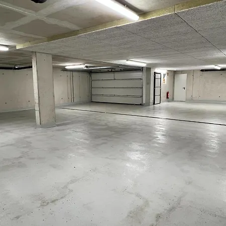 In Near Lifts, Cleaning Included Apartment