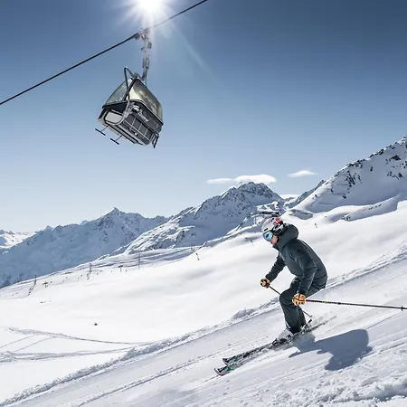 Apartment In Near Lifts, Cleaning Included *