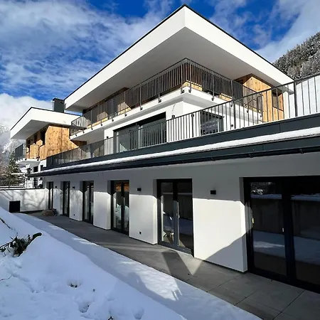 In Near Lifts, Cleaning Included 아파트