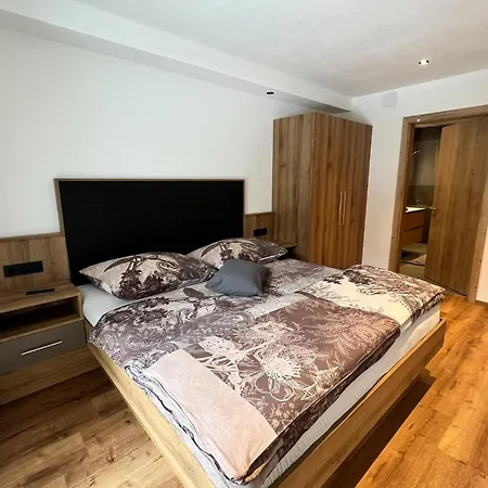 Apartment In Near Lifts, Cleaning Included