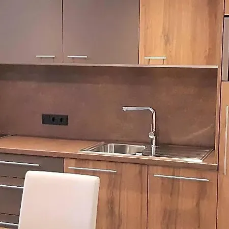 Apartman In Near Lifts, Cleaning Included *