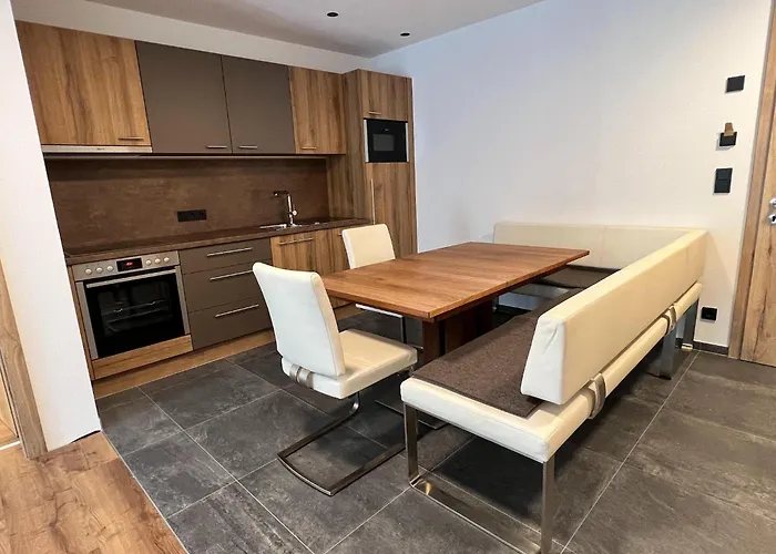 In Near Lifts, Cleaning Included Appartement