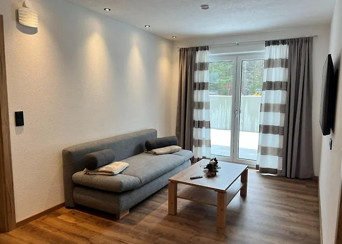 In Near Lifts, Cleaning Included Appartement