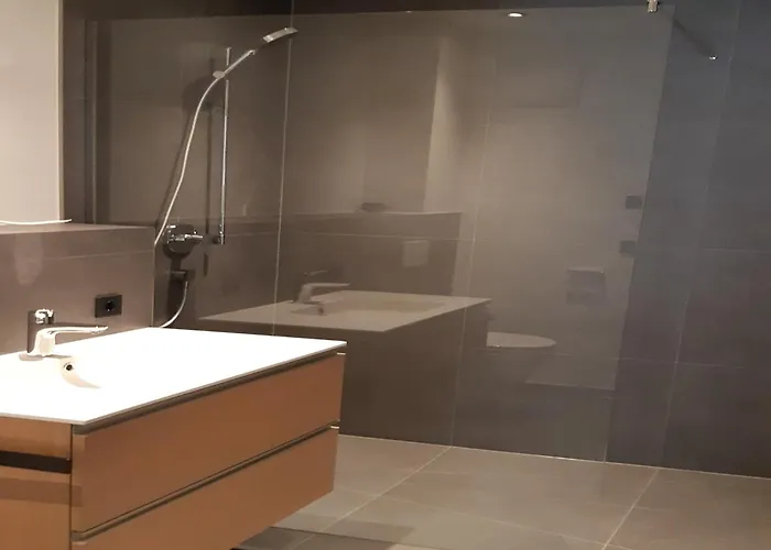 In Near Lifts, Cleaning Included *