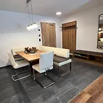 In Near Lifts, Cleaning Included شقة سولدن